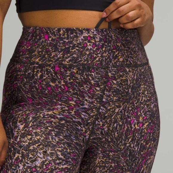 Lululemon Invigorate High-Rise Tight 25" - Sz 4 - Picture 5 of 5